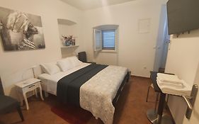 Viola Rooms